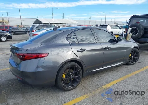 2020 Alfa Romeo Giulia Rwd z USA, uszkodzony, nr VIN ZARFAMAN2L7638132